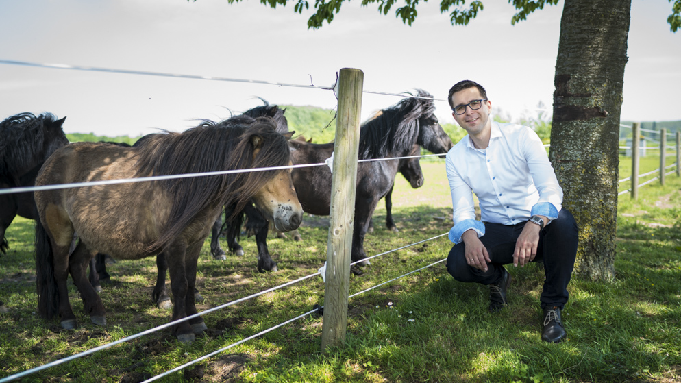 ElevateH's tweet image. What are the ethical dimensions of dealing with animal (welfare) issues? We have developed a new and unique online Masterclass course with @meijboom75! Who is Franck Meijboom and why this course? bit.ly/3F4W8H4

#interview #veterinary #animalwelfare #masterclass