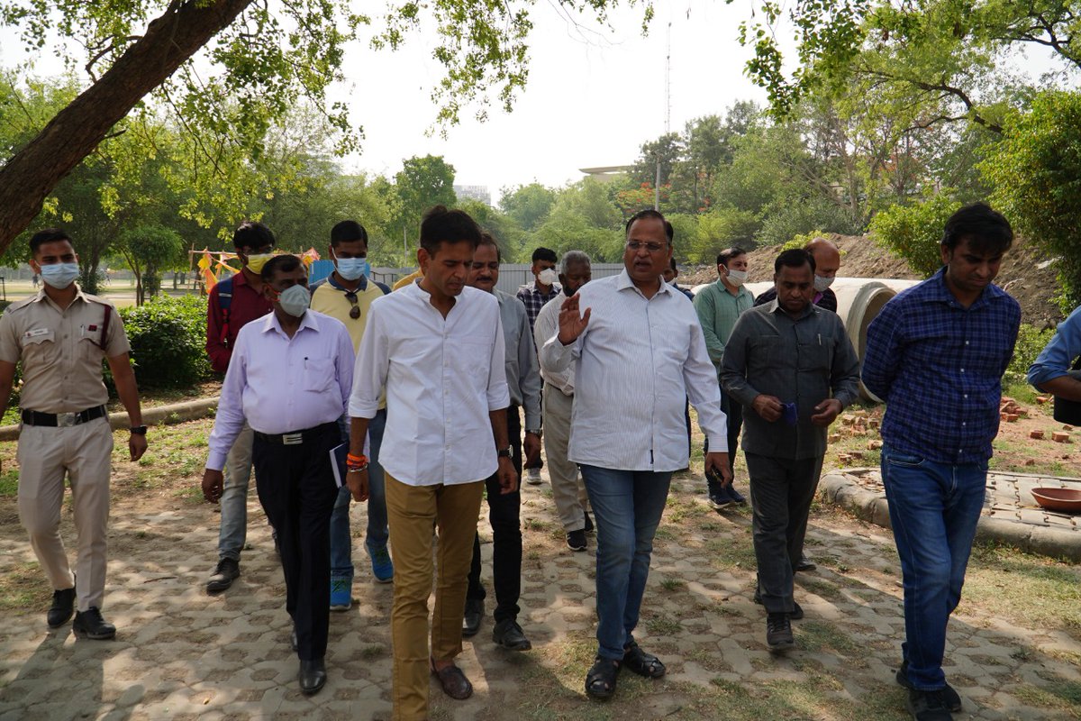 SatyendarJain's tweet image. Visited pilot project of Decentralised STP in a park at Sandesh Vihar. This will solve problem of overflowing sewerline and replace tubewells at parks. Initiative will save precious ground water and promote reuse of wastewater