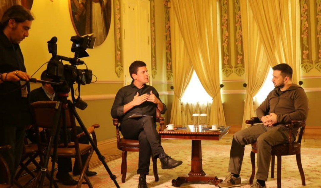 SOYTARI!!  UKRAYNA HALKI SENİ SONUNDA   LİNÇ EDECEK ÖLEN İNSANLARIN  KATİLİSİN...BİRDE YUNAN KANALINDA TÜRKİYE YE LAF SÖYLÜYORSUN...PUDRA ŞEKERÇİ....