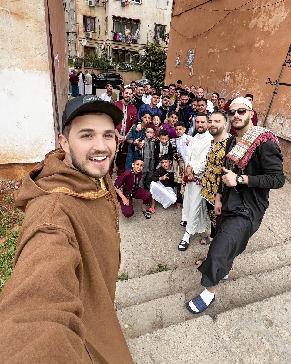 جماعة الخير عيدكم مبارك تقبل الله منا ومنكم صالح الأعمال 
كل عام و أنتم بخير 🤲🤍

تخيلو الصورة هاذي عندها أكثر من 10 سنوات و هي تتعاود كل عيد في نفس المكان مع ولاد حومتي ربي يحفظهم 😍 حتى أصبحت عادة في الحومة كي ما نديروش هذا السالفي نحسو حاجة ناقصة في العيد 😂 

#عيدكم_مبارك