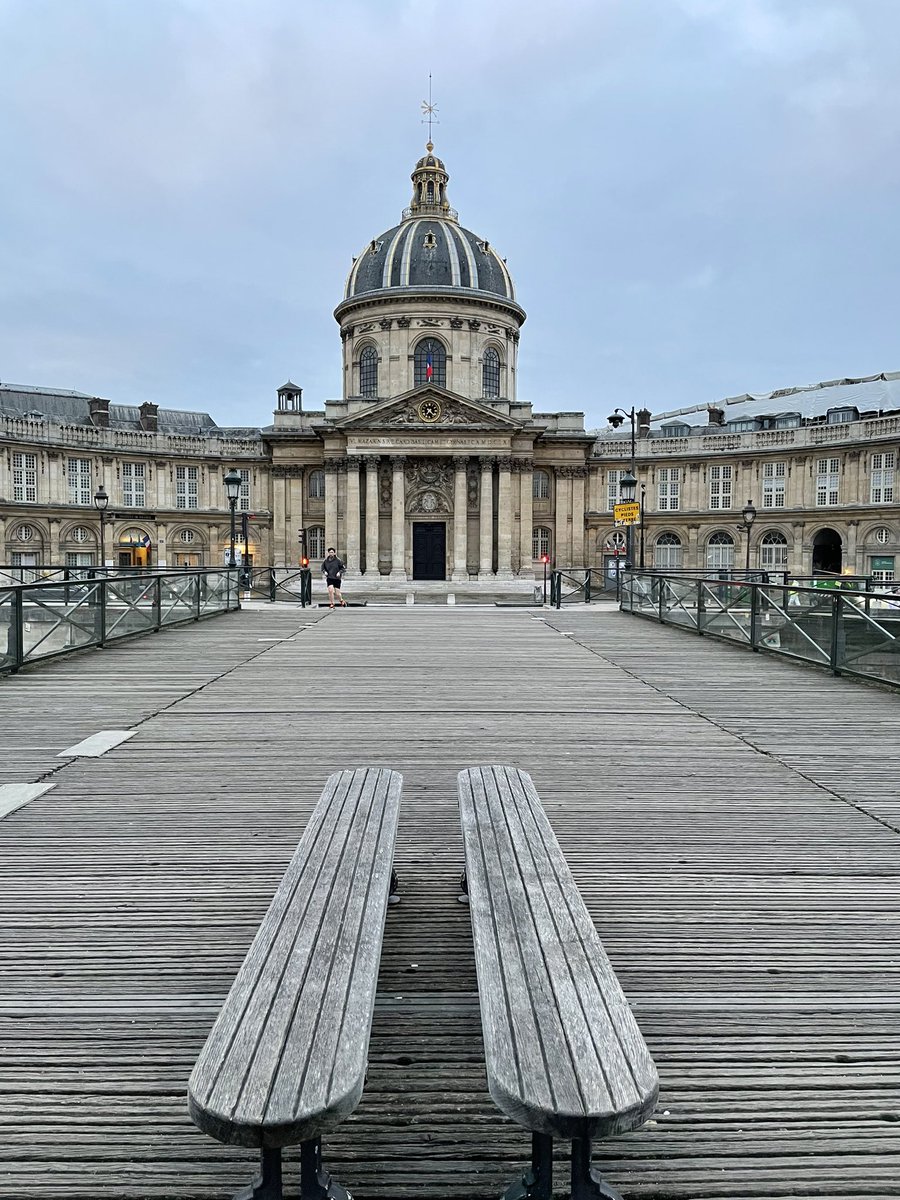 RunParis_France's tweet photo. Bonjour #running #Paris https://t.co/sZPMSpEMok