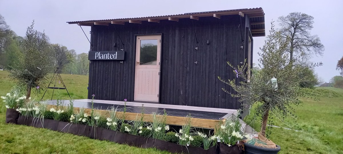 Jonesthejourno's tweet photo. Last night we stayed in an 'off grid' cabin on the @plantedcities site after the event closed, stalls shut up shop &amp; everyone left. Security guard looked a bit confused 😅
Tried to light the log burner (epic fail), read books, listened to birds, slept well. #DesignforNature https://t.co/M8T1PWF9su