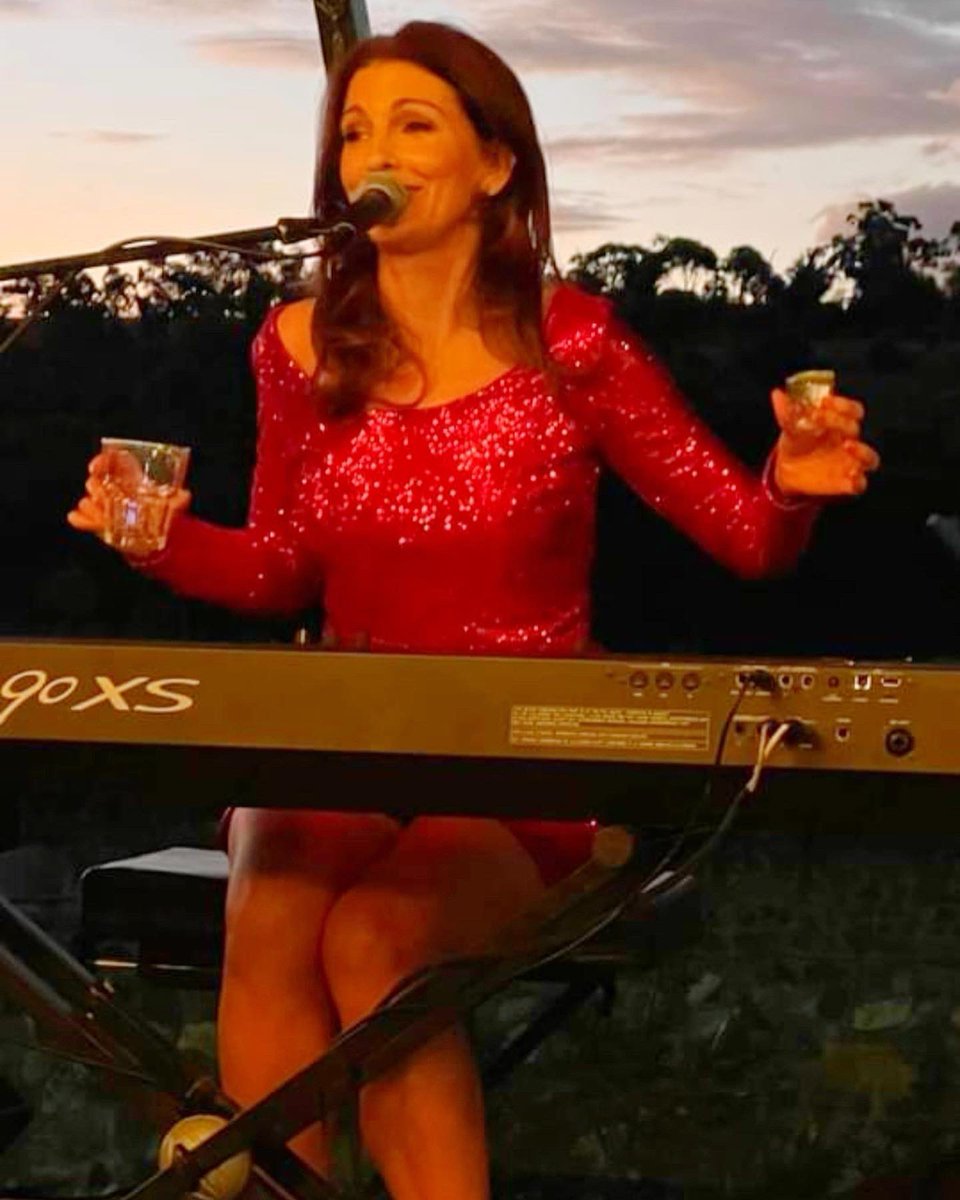 ‘Time to let my hair down, been inside for so long, putting on my red dress, wanna feel reckless’ #takemyhand Cheers to everyone who joined me on my tour and to all my sponsors!
<a href="/simzkulla/">Simphiwe Kulla</a> you have my heart.
#lifeontheroad #tour #livemusic #allgoodthings #thankyou #southafrica