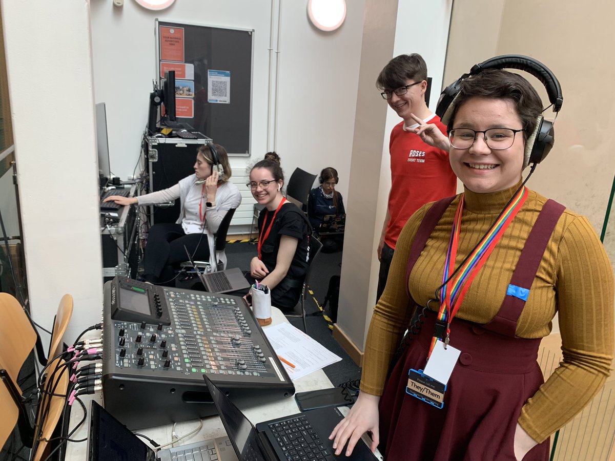 William King tweet media