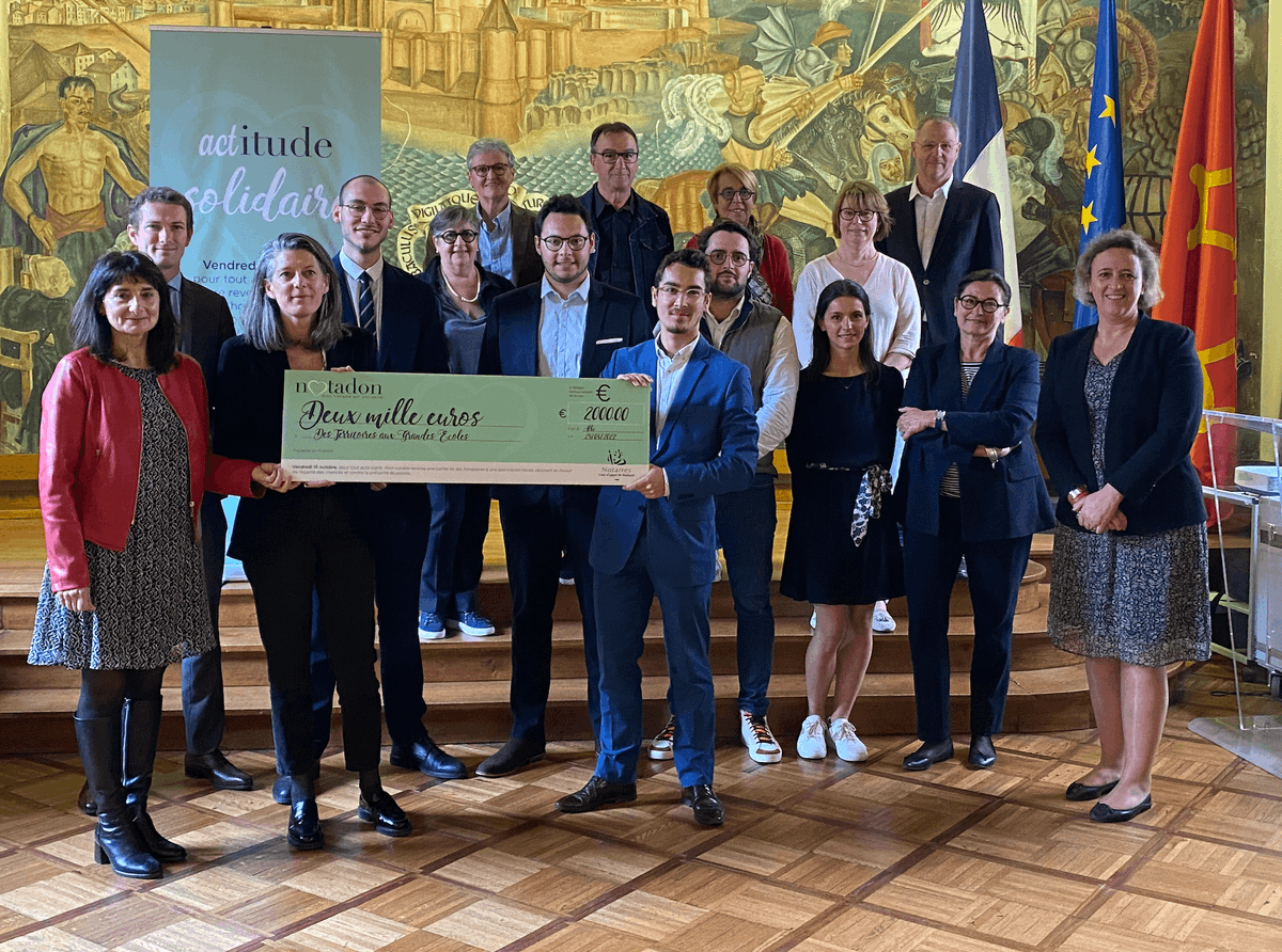 Notaires_Tlse's tweet photo. 💚  Vendredi soir, les @Notaires_Tlse remettaient à Albi, le chèque du #Notadon à l'Association des Territoires aux Grandes Ecoles du Tarn. 

Un don de 2 000 euros dans le cadre de l'opération de solidarité des #Notaires. https://t.co/nJcRVeW4aJ