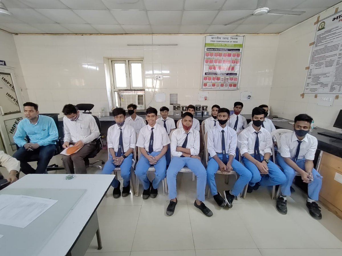 FCI_Delhi's tweet photo. Visit of School Children to Food Storage Depot Shakti Nagar under FCI Divisional Office Shaktinagar showcasing the best practices of Food Corporation of India. https://t.co/7aboc2Lvz0