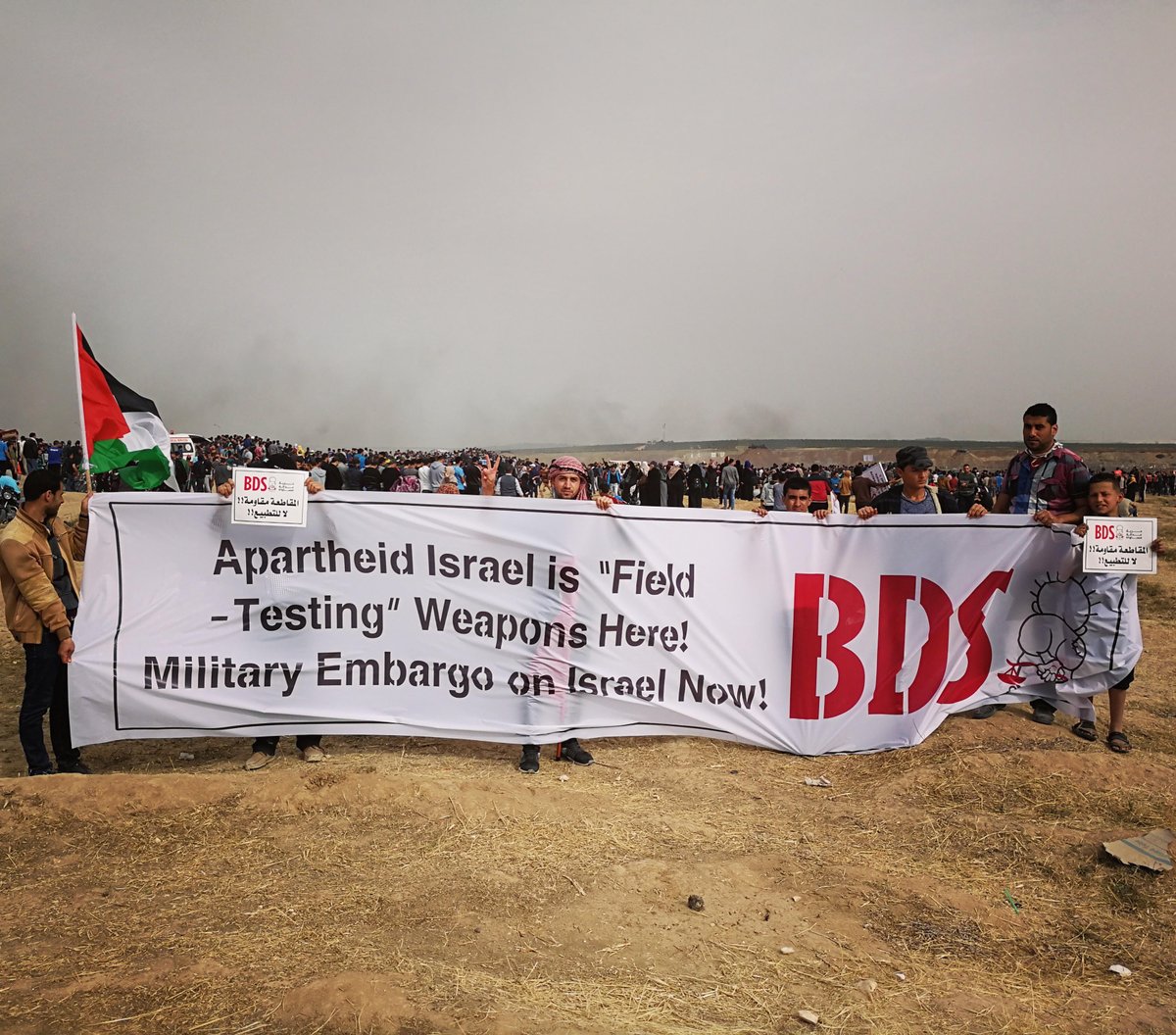 JorgeRTolosa's tweet photo. Que no se olvide que cuerpos policiales del E. español se entrenan en Israel porque pueden disparar muchas más balas que aquí y porque están #TestedInCombat: https://t.co/TjwXBjkmVm

También Mercadona o la UE utilizan tecnología del apartheid israelí para vigilar y castigar

#BDS https://t.co/EWnAS1Nwk1
