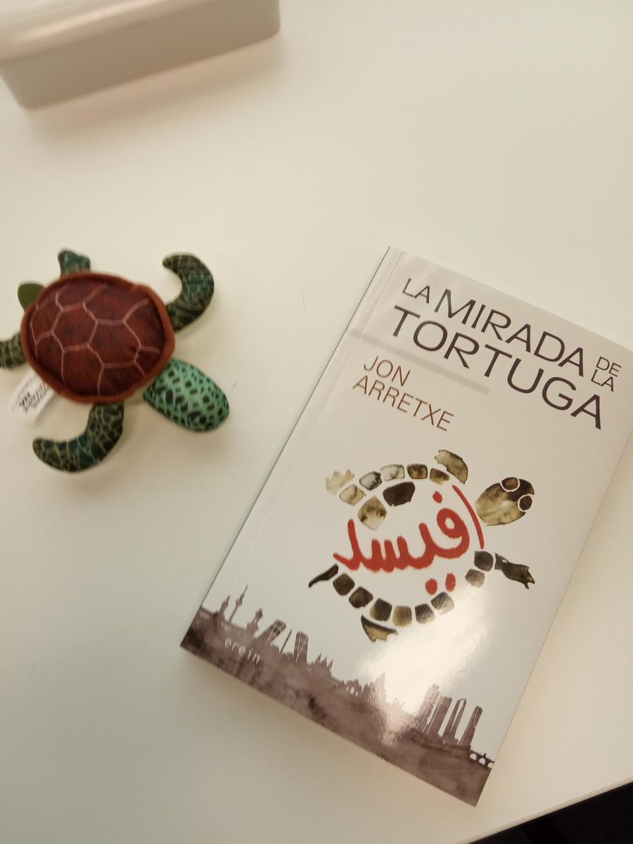 📅5 de mayo 

Presentación de La mirada de la tortuga, de <a href="/ArretxeJon/">jon arretxe</a> y editada por <a href="/ereinargi/">Erein argitaletxea</a>, en <a href="/elkar/">elkar Taldea</a> Comedias. Le flanquearemos Carlos @Justo_BCN Bassas y yo. 

Más info 👇
asomadoalaestafeta.blogspot.com/2022/05/la-mir…