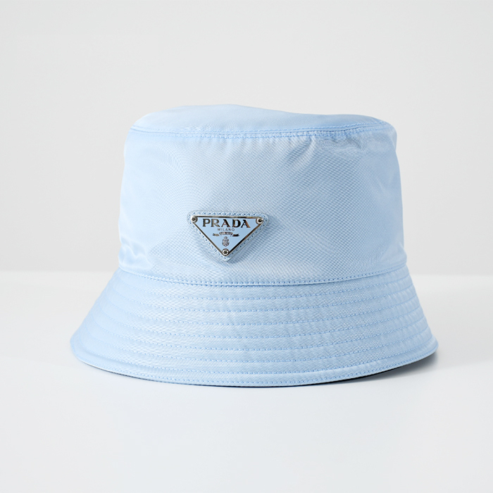 帽子初心者さんにもおすすめ◎スタイリングに取り入れやすい、PRADAの