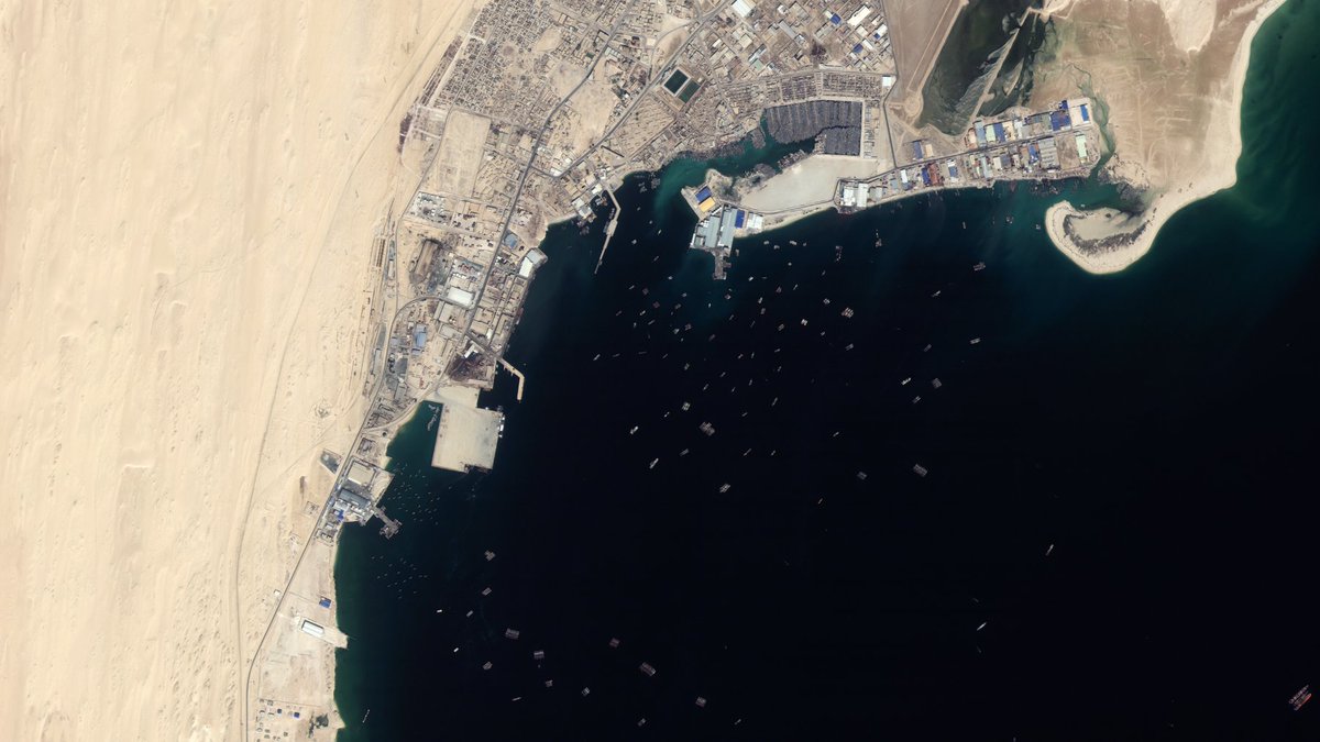 e_geos's tweet image. In #May, the #LovePlanetEarth2022 calendar takes us to Mauritania, where the #GEOSAT2 satellite shows us the many fishing boats that populate the bay of #Nouadhibou, an example of artisanal and #sustainable fishing. #IYAFA22