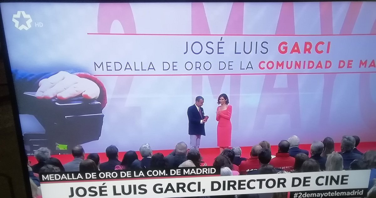 Muy merecida la medalla al gran #JoseLuisGarci. ¡Está guapísima la presidenta @IdiazAyuso!
#2demayotelemadrid