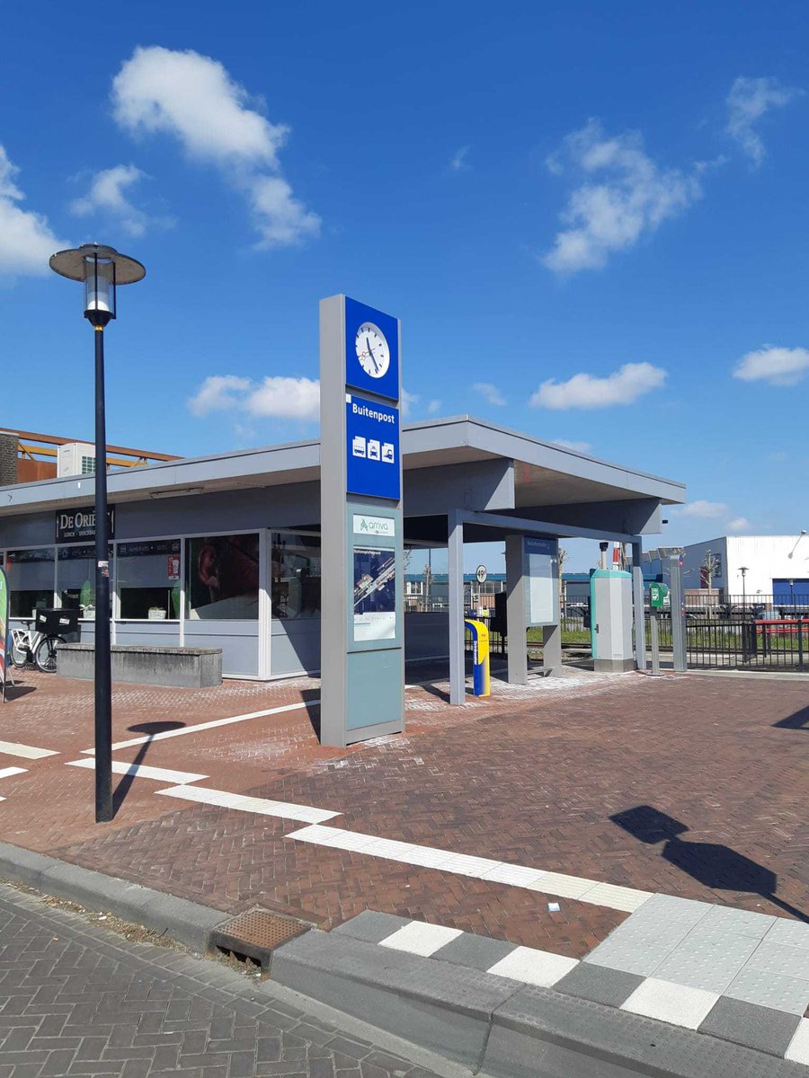 Zware mishandeling in trein. 

Woensdagavond (Koningsdag) is rond 20.15 u. een man zwaar mishandeld in de trein Groningen-Leeuwarden t.h.v. Buitenpost. De dader is hoogst waarschijnlijk in De Westereen uitgestapt. Getuigen vragen wij contact op te nemen via 0900-8844 of PB.