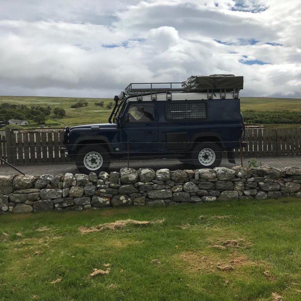 My friend’s parents had their coveted @LandRover_UK Defender T762 BRV stolen from their driveway last night in Fleet, Hampshire 🇬🇧 . They’d driven all over Africa in ‘George’ Please keep your eyes out for him and contact <a href="/FleetPolice/">Fleet Police</a> Crime Ref SD13780-22-4444-IR and RT 🙏