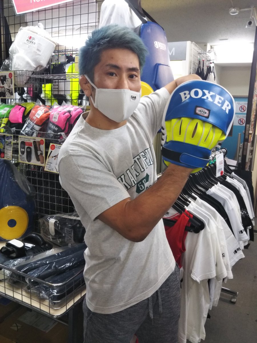tokyoisami1's tweet photo. 5/1(日) #GLADIATOR017 にて、
土肥“聖帝”潤 選手に見事勝利を収めた、イサミサポートファイター・清水俊一選手がご来店!
勝利の報告と共に、下記の新商品をピックアップしていただきました。
IBX-11 パンチングミット スタンダード
https://t.co/qeaobOlBvQ
続く↓ https://t.co/XIDFjI4EdW