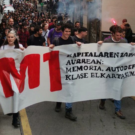 BilbokoS's tweet photo. Mila esker atzoko M1-eko manifestazioara gerturatu zineten guztioi. Ehunaka pertsona bildu ginen memoria, autodefentsa eta klase elkartasuna aldarrikatzeko.

Aurten ere "soldatapeko lanaren sistema suntsitu" gure kideekin ohiukatu genuen.

Gora maiatzaren lehena! https://t.co/Kbq016CKl9