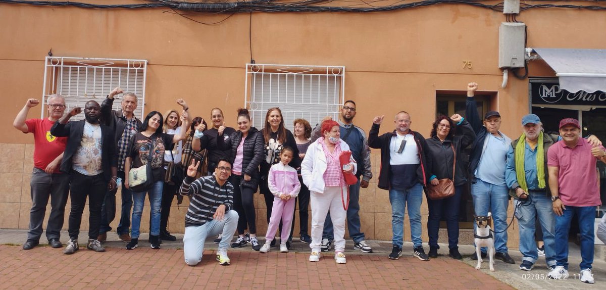 Una altra victòria popular al barri de Torrerromeu!

Divarian volia deixar sense casa la companya Desiree però la @PAH_Sabadell hem aturat el desnonament

#SiSePuede