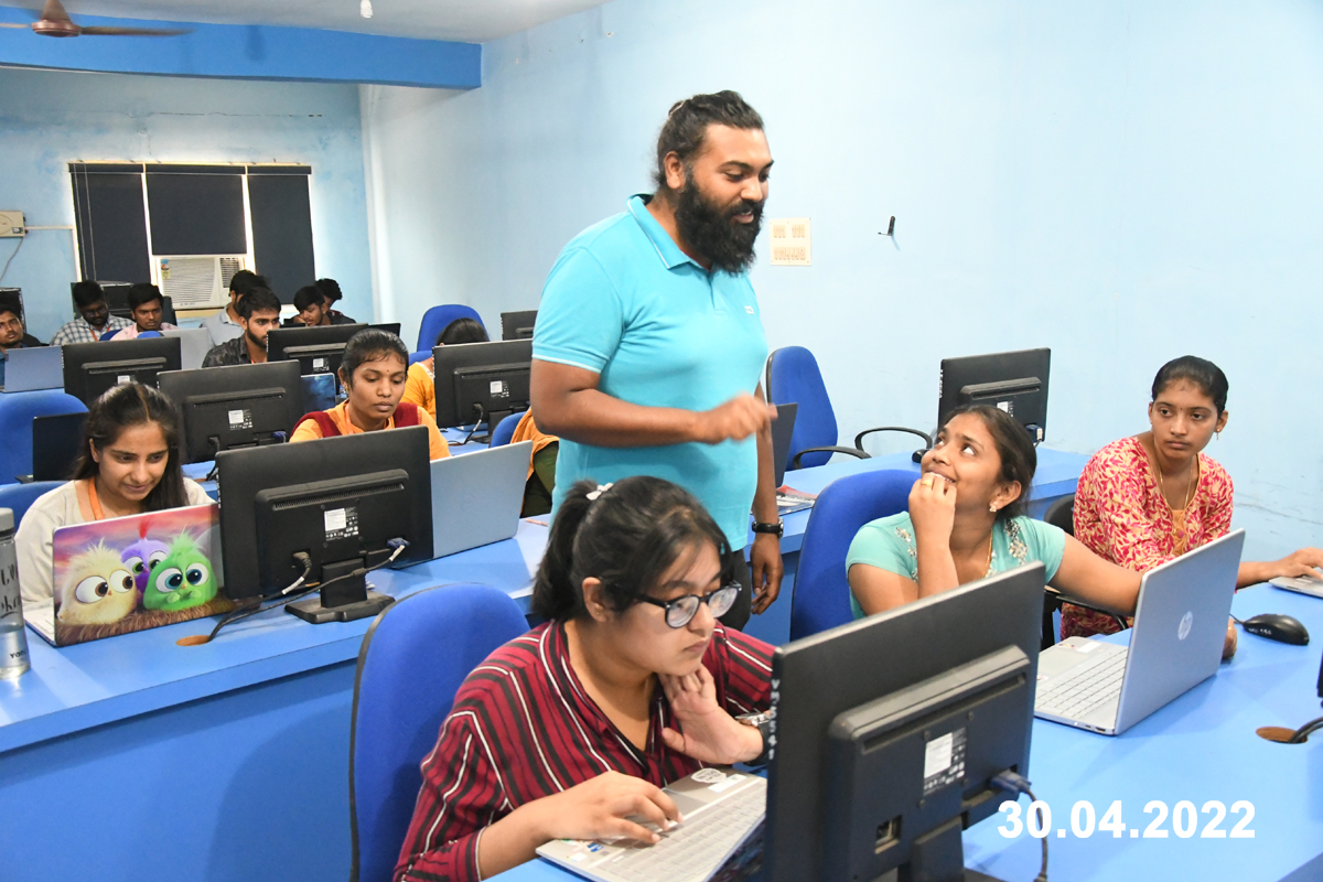 veltechofficial's tweet photo. A short glimpse of the credit course on "Spark Data Processing on AWS - Day 2" offered to the Department of Computer Science and Engineering held on our campus.
View more: https://t.co/Slozt3GWXc
#VEL_TECH #VELTECH #datascience #dataanalyst #datascientist #deeplearning https://t.co/7DnFPtoXWo