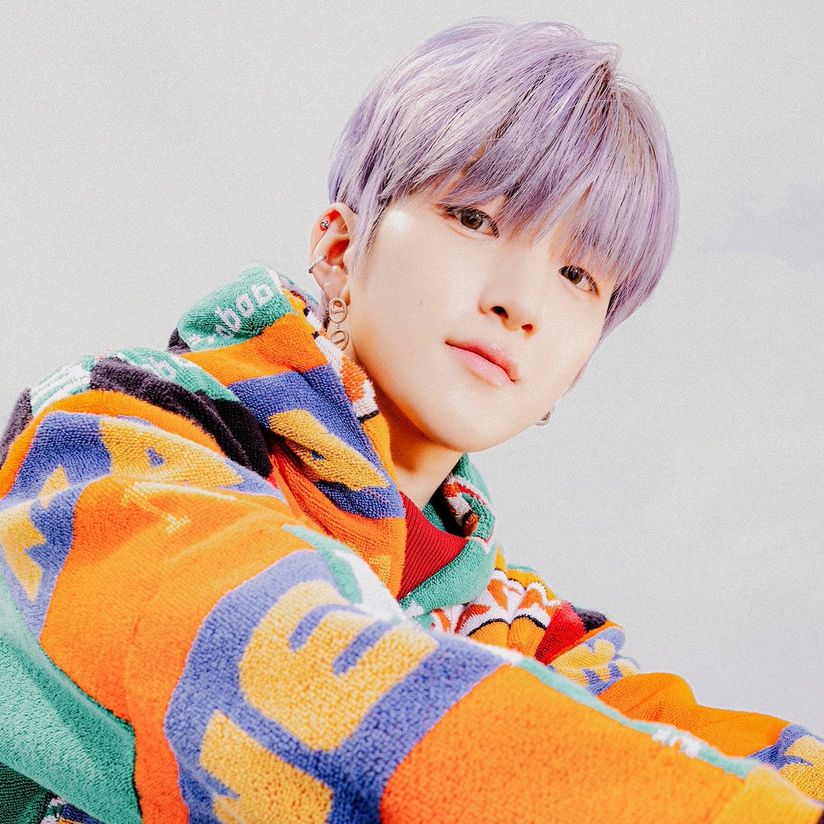 honeybunchkeita's tweet photo. #싸이퍼 #Ciipher #클루_모여라_더코드_D9 #THECODE_D9
the way hyunbin's existence doesn’t feel real to me because he’s just too pretty plus he really looks so good with purple hair even though the color has faded a lot 💜 https://t.co/4GRMD9Tqh5