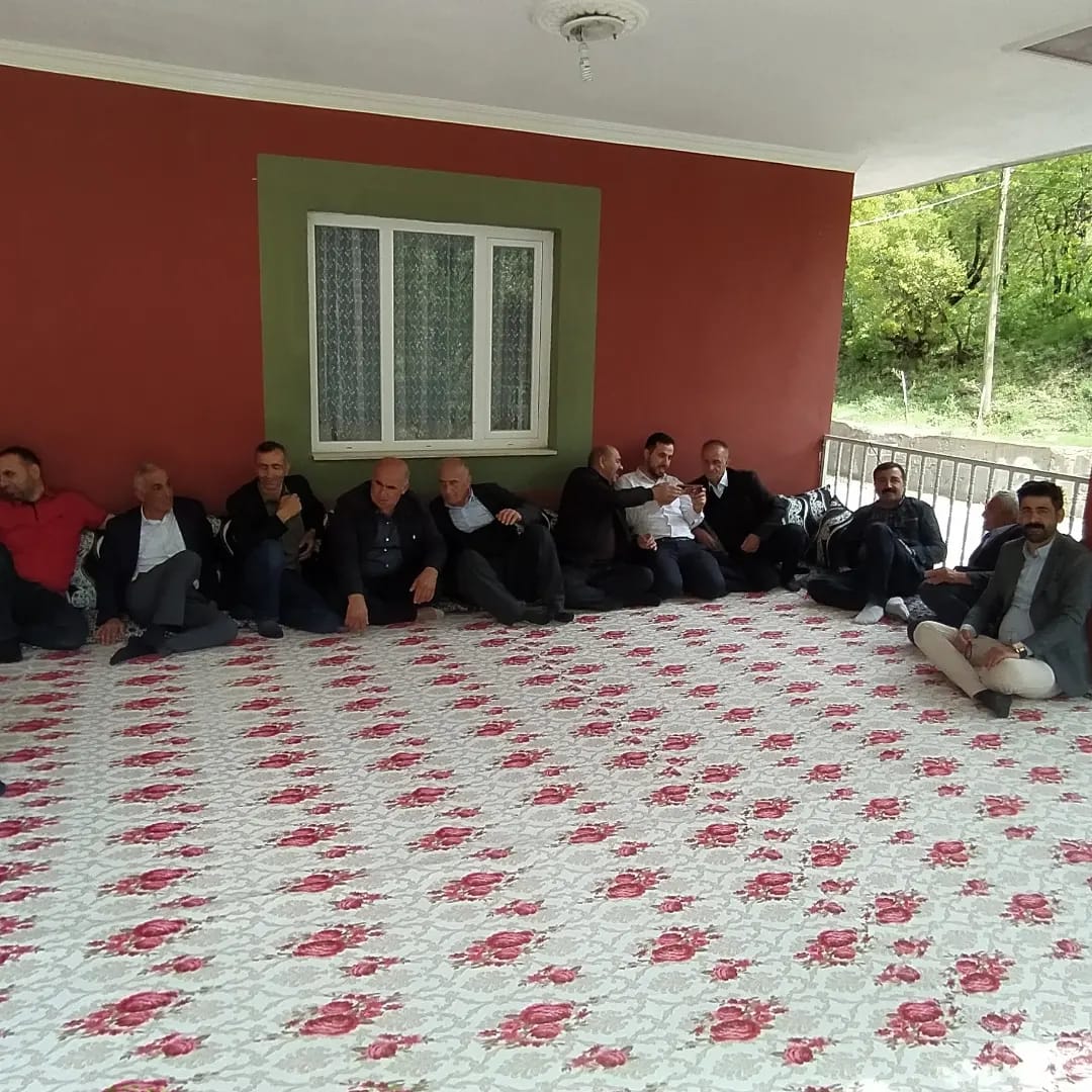 Beytussebapdeva's tweet photo. İlçe Başkanımız Sayın Mehmet uçuş Bey ve parti yönetiminde görev alan Arkadaşlar ile Bayram ziyaretleri Gerçekleştirildi .
Bayramın Halkımıza Huzur Mutluluk ve Refah getirmesi Temmenilerimizle İyi Bayramlar 🙏
@devapartisi
@ikramDincer 
@sirnakdeva 
@guhdarzeyrek 
@sait_ograk 🙏 https://t.co/l8HcW81mRg