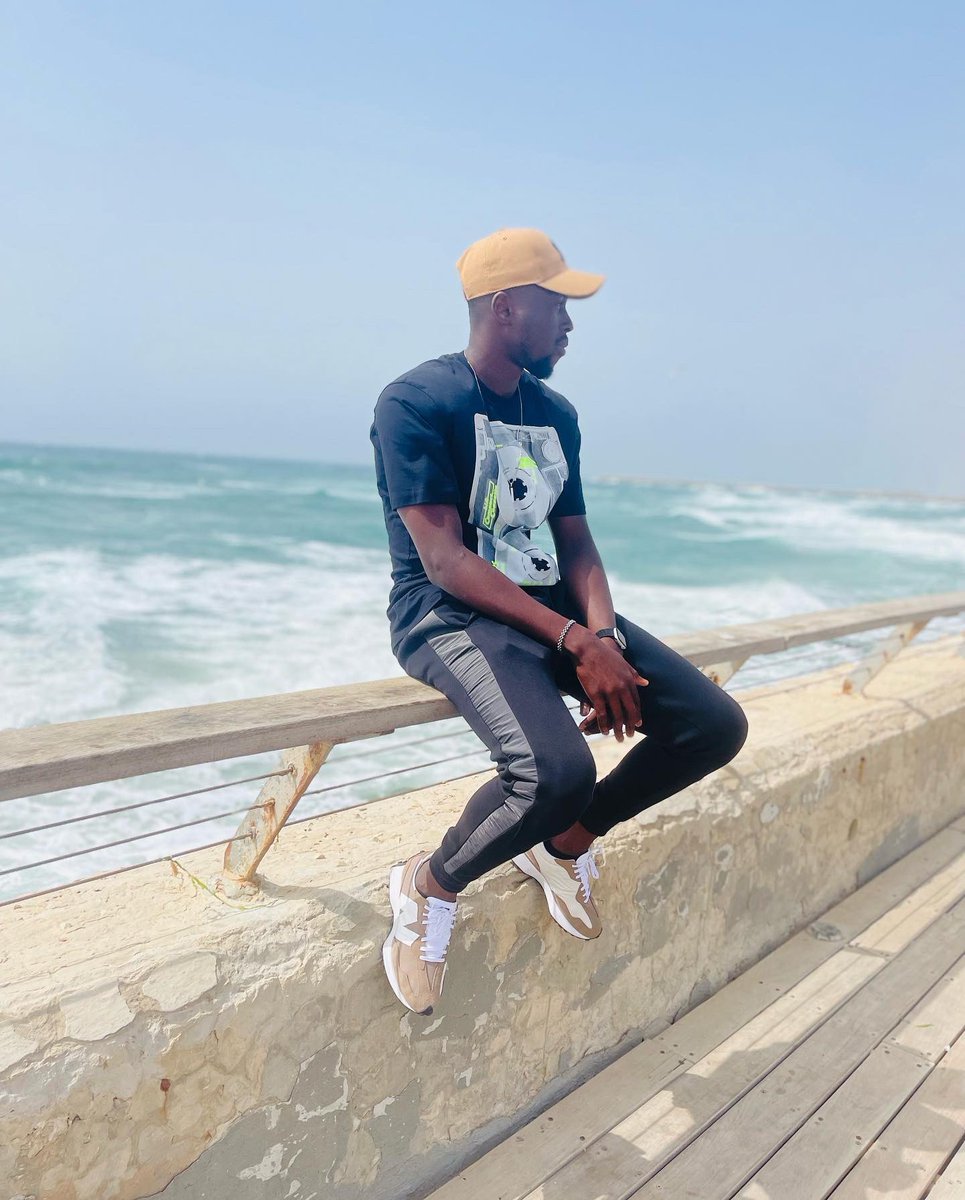 Cletusnombil19's tweet photo. JUST VIBES 🤞🏾

#MOVEDBYFAITH
#MAGICIAN
#CN19 https://t.co/PU9E8e59uB
