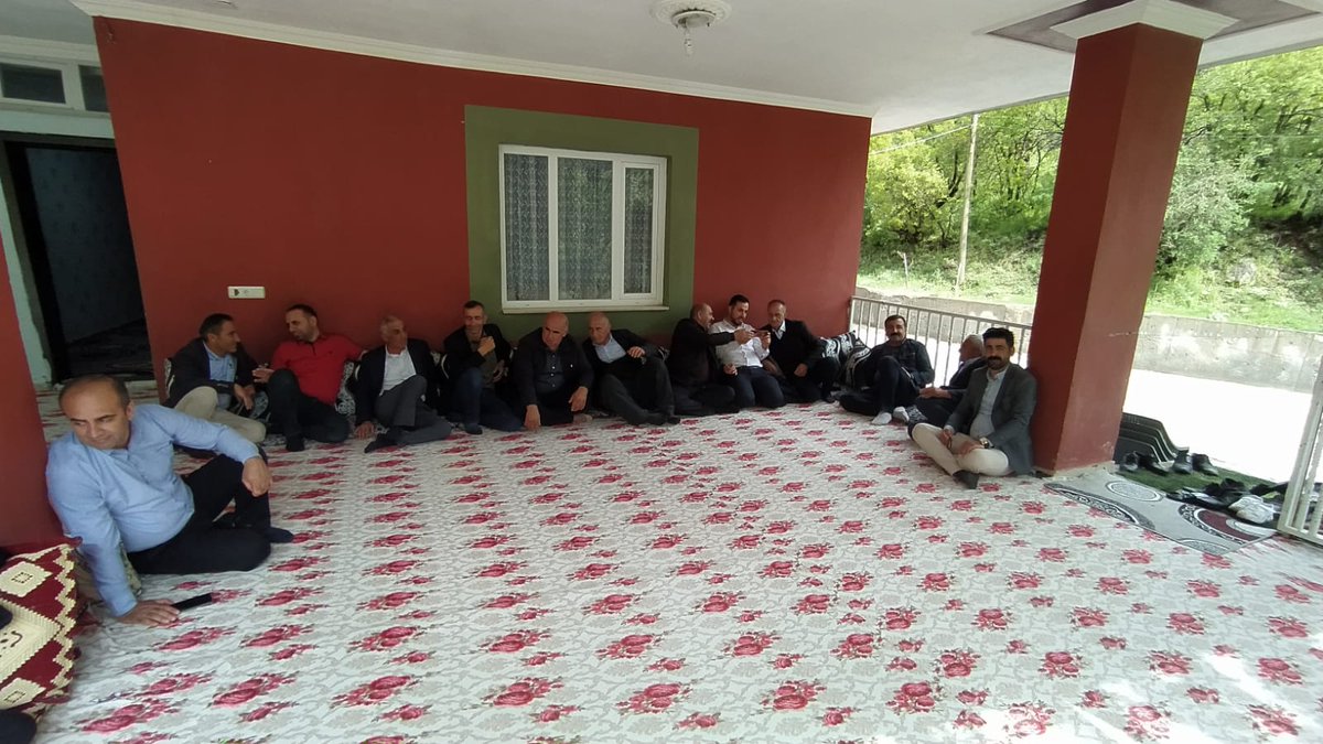 Beytussebapdeva's tweet photo. İlçe Başkanımız Sayın Mehmet uçuş Bey ve parti yönetiminde görev alan Arkadaşlar ile Bayram ziyaretleri Gerçekleştirildi .
Bayramın Halkımıza Huzur Mutluluk ve Refah getirmesi Temmenilerimizle İyi Bayramlar 🙏
@devapartisi
@ikramDincer 
@sirnakdeva 
@guhdarzeyrek 
@sait_ograk 🙏 https://t.co/l8HcW81mRg