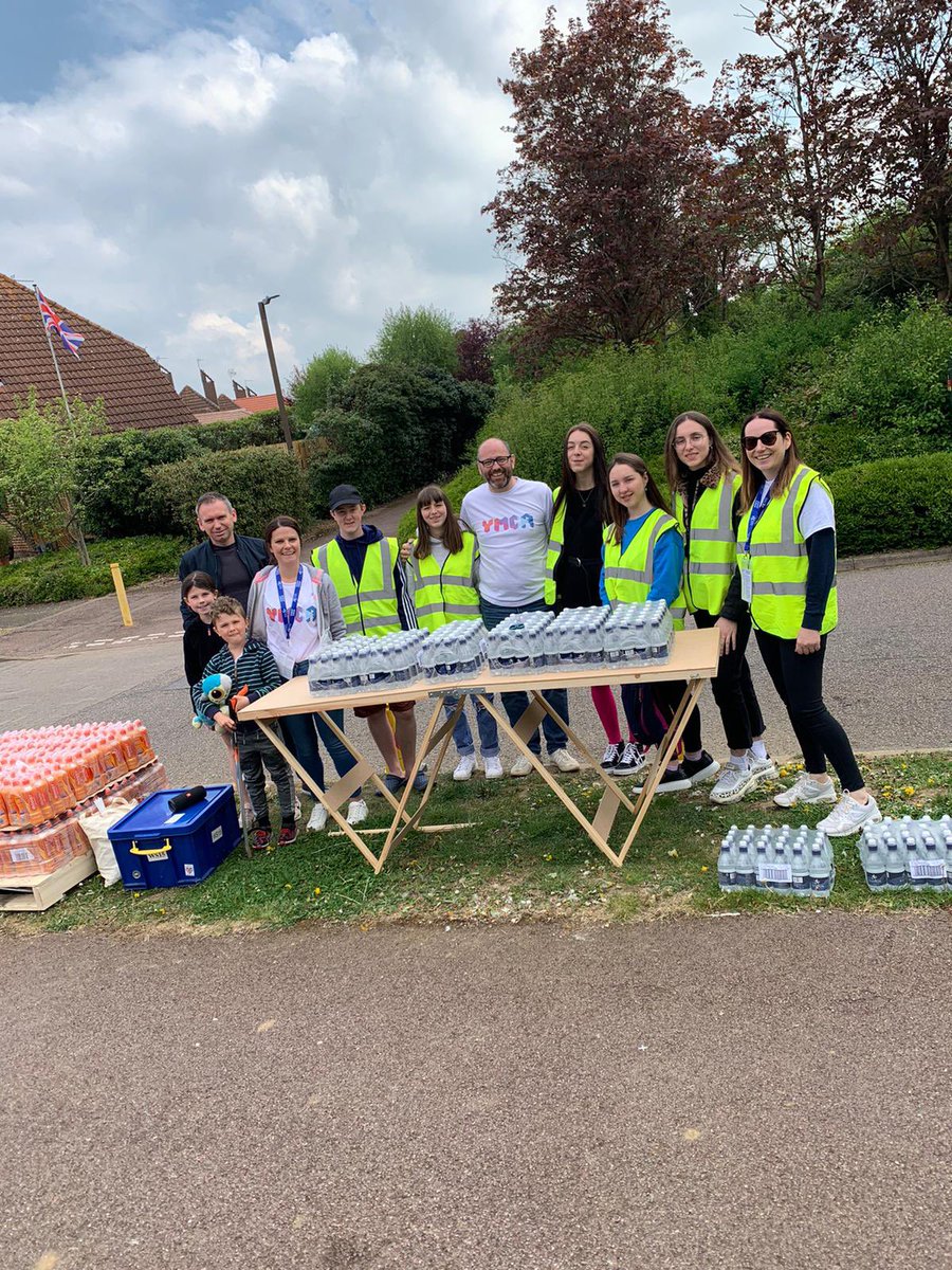 mandysaville84's tweet photo. We are ready and waiting at mile 15 of @mk_marathon @MKYMCA #mkmarathon https://t.co/q9NWHCT22o