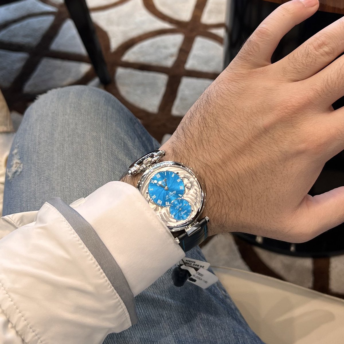 cryptoaladeen's tweet photo. Does this design look like something the chinese would buy? 

Bouvet was founded in LONDON to make watches exclusively for the CHINESE. https://t.co/NdHgdsNMlF