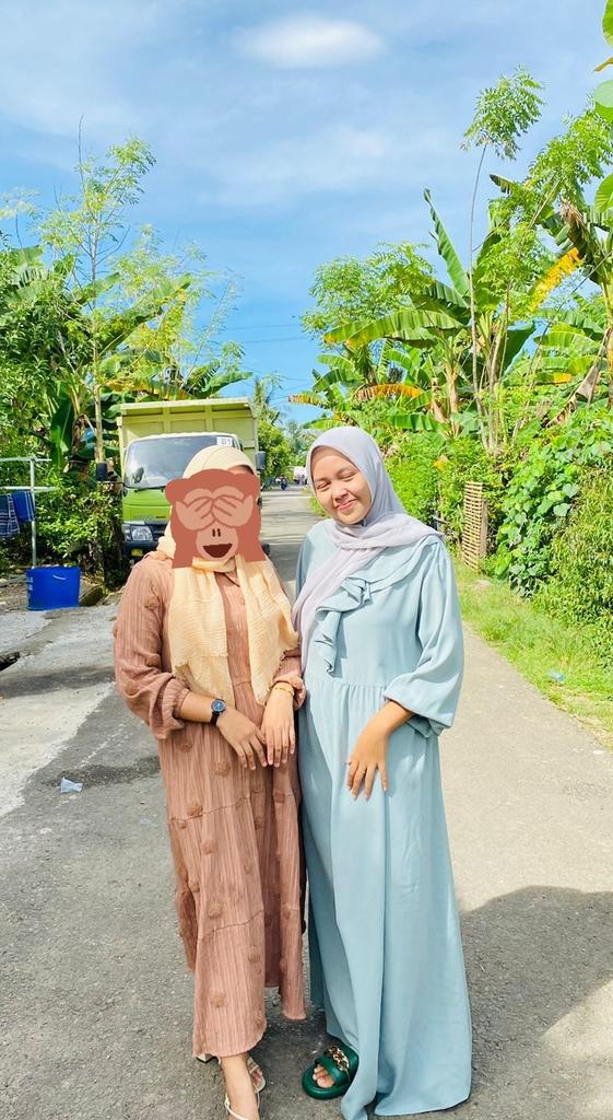 yunkottt's tweet photo. Masih ngantuk #OutfitLebaran https://t.co/QgQrtlHj1m