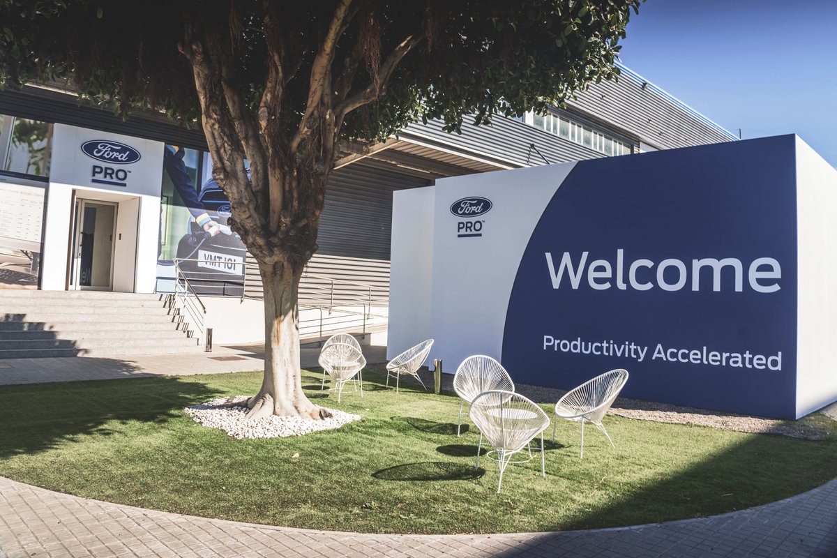 FordNewsEurope's tweet photo. More behind the scenes snaps from the #FordPro special event in Barcelona.
A one-stop-shop for all commercial fleet needs, Ford Pro is passionate in enhancing productivity, connectivity and electrification in #CV.
Discover more on our #FordBlog 👇
https://t.co/ORdcPToFzb https://t.co/9WqLEZFgxn