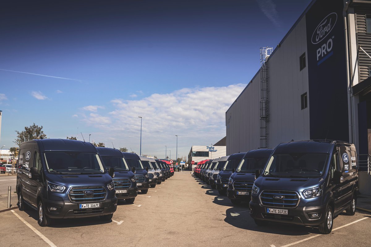 FordNewsEurope's tweet photo. More behind the scenes snaps from the #FordPro special event in Barcelona.
A one-stop-shop for all commercial fleet needs, Ford Pro is passionate in enhancing productivity, connectivity and electrification in #CV.
Discover more on our #FordBlog 👇
https://t.co/ORdcPToFzb https://t.co/9WqLEZFgxn