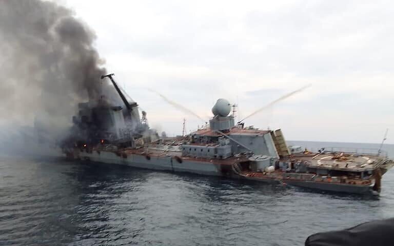 DeRabugo's tweet photo. @LTsarcasm @Volvo9407 @BastilleExe @Fordo197 @Taurevanime @RWApodcast Patrol boat with machine guns... https://t.co/eWvfVpx9mR