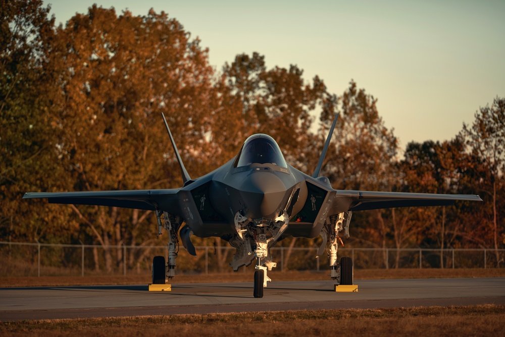 scan_sky's tweet photo. #USAF - KC-10A Extender - 86-0027 - #ROMA11

Departed From McGuire AFB 🇺🇸

Towing TREND Flight (Vermont ANG) F-35As ⚡ To Spangdahlem Air Base 🇩🇪 🇺🇸

ROMA Flights Are Due Into RAF Mildenhall 🇬🇧 🇺🇸 

📸:Master Sgt. Ben Mota
📸:Tech. Sgt. Ryan Campbell https://t.co/EpmNfzOiXT