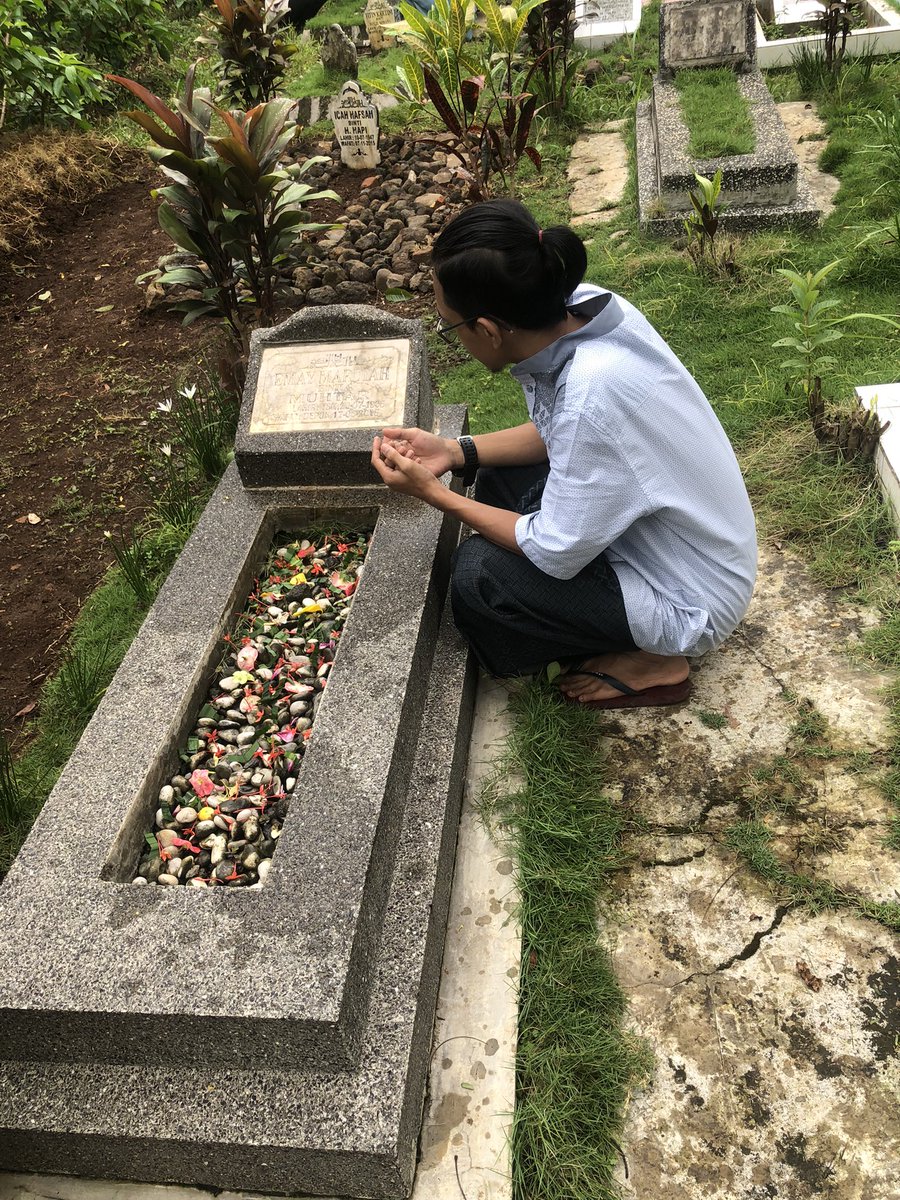 7 taun ya bu udah gak lebaran bareng lagi :')