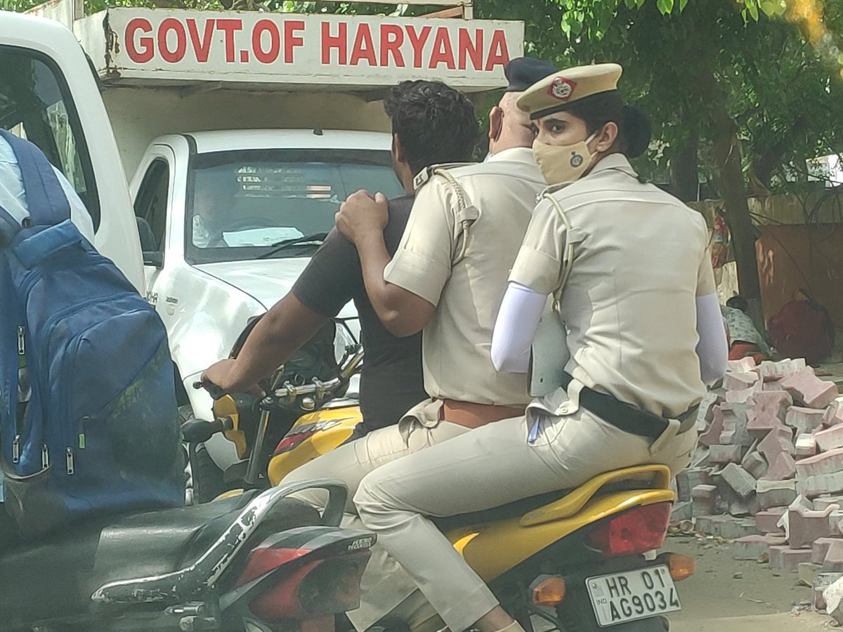 DivyanshNa's tweet photo. @adv_chandnishah @cz_binance https://t.co/S9FjSAKRcr
please retweet.. police should follow traffic rules. https://t.co/F7qEXXJlWB