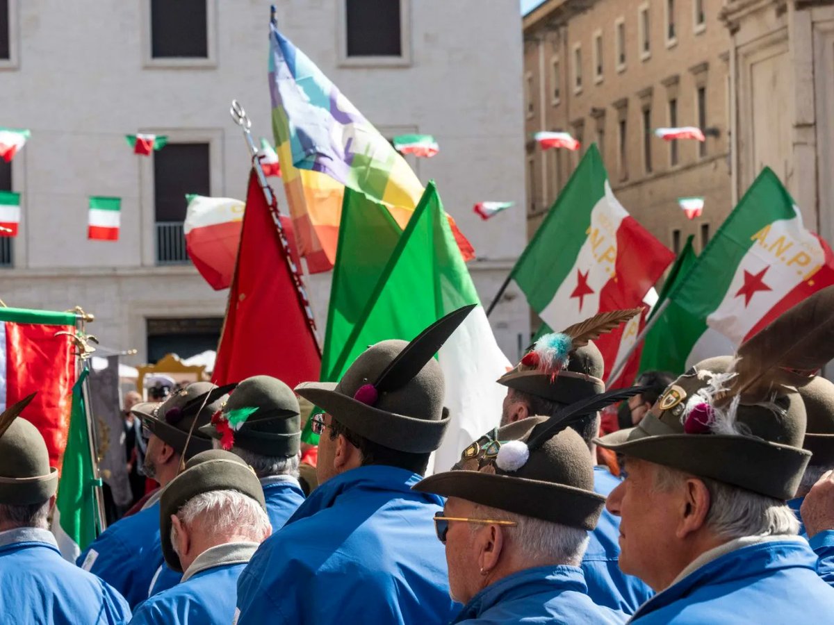 comunerimini's tweet photo. 🇮🇹Ha preso il via la settimana della 93esima #AdunataNazionaleAlpini, un'edizione che si prospetta da tutto esaurito! Gli organizzatori stimano circa 450 mila presenze.

👉🚗 Info su trasporti e viabilità: https://t.co/cKHDFSwLtJ

@ana_web #rimini https://t.co/xDWDlMaLXZ