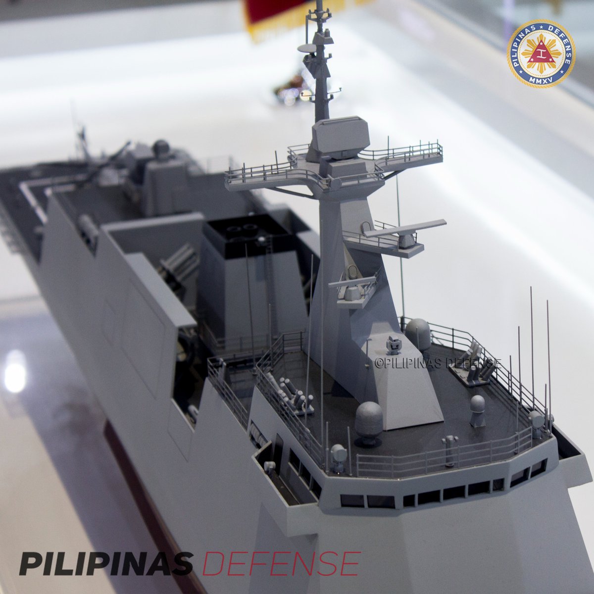 PilipinasDef's tweet photo. A scale model of Hyundai Heavy Industries HDF-3100, the winning contender for Philippine Navy's Corvette Acquisition Program, exhibited by HHI as part of the ADAS 2022 held at World Trade Center Metro Manila, Pasay City last April 27, 2022. 

#PIlipinasDefense https://t.co/dRLUog8AM9