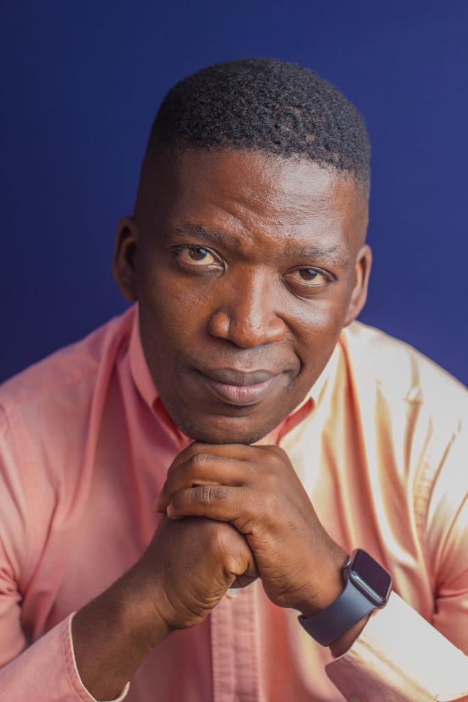 Radio2000_ZA's tweet photo. COMING UP 7pm #LifeLoveAndAll @mapasekamokwele joined by Leadership Development Practitioner Brian Mhlanga @opbrian "How To Work With People You Don't Get Along With?" #WorkersDay #WorkersDay2022 #work #officeculture https://t.co/a0h7ofNFnS