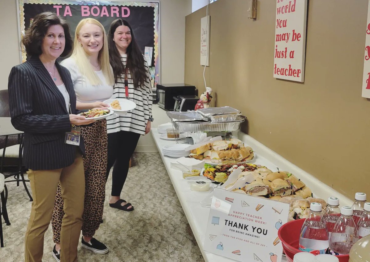 jvfptso's tweet photo. 🍎🌈🥰 Happy #TeacherAppreciationWeek to our amazing @JVFElementary teachers!! Thank you for all you do for our students, school, families, and community!! Please enjoy the delicious spread of sandwiches, baked ziti, roasted veggies, and cookies from @BagelShoppe! https://t.co/4vnxTmBkAU
