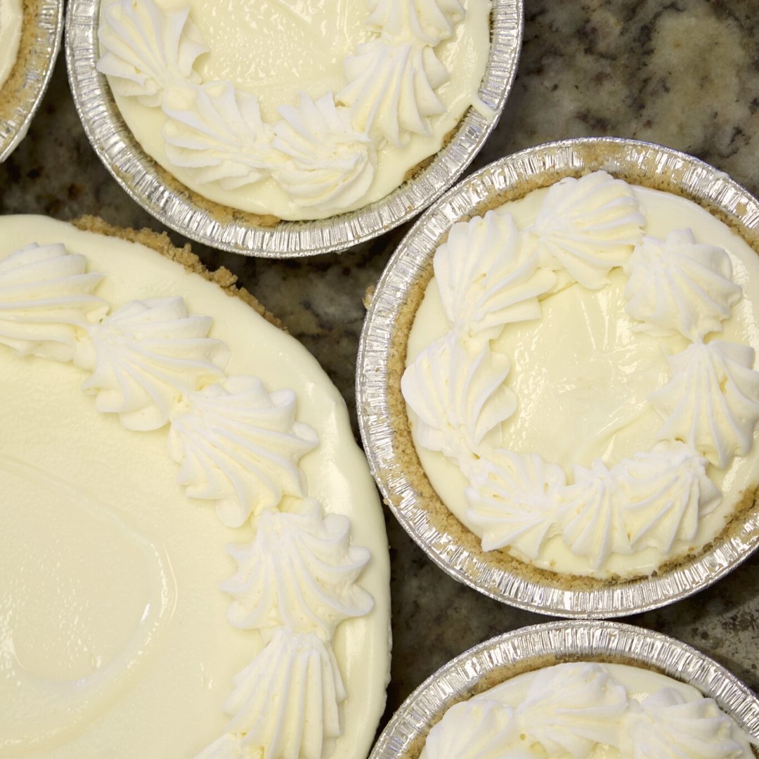 Do you prefer a mini or full-sized pie?
#keywestkeylimepieco