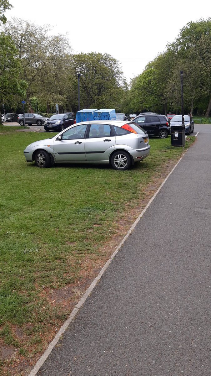 SaferParksTeam's tweet photo. Please only park in dedicated parking bays and not in the Park. Vehicles reported for the offence. https://t.co/GyDfRJD7Nr