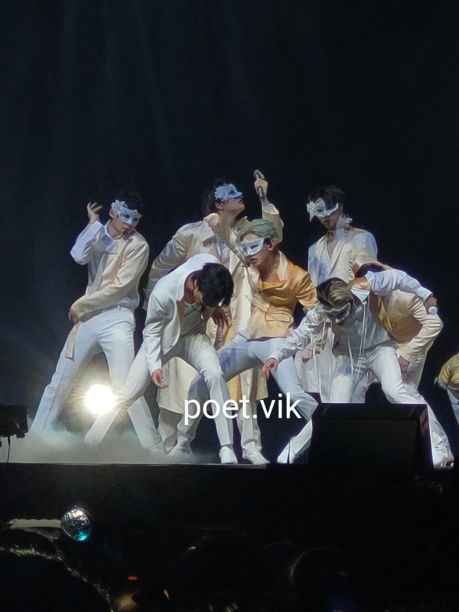 #ATEEZinLondon_D2 #ATEEZinLondon #ATEEZ #ATEEZWORLDTOUR2022 everyome is stunning but lord #YEOSANG