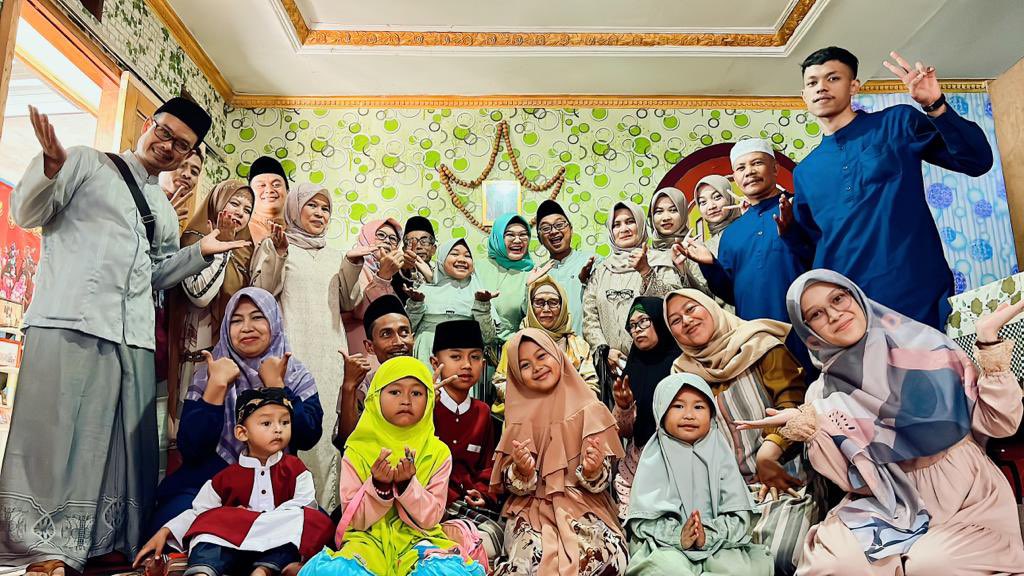 Happy ied mubarak 1443 H keluarga besar Hj. popon regina fatimah from Cililin 🤟🏼