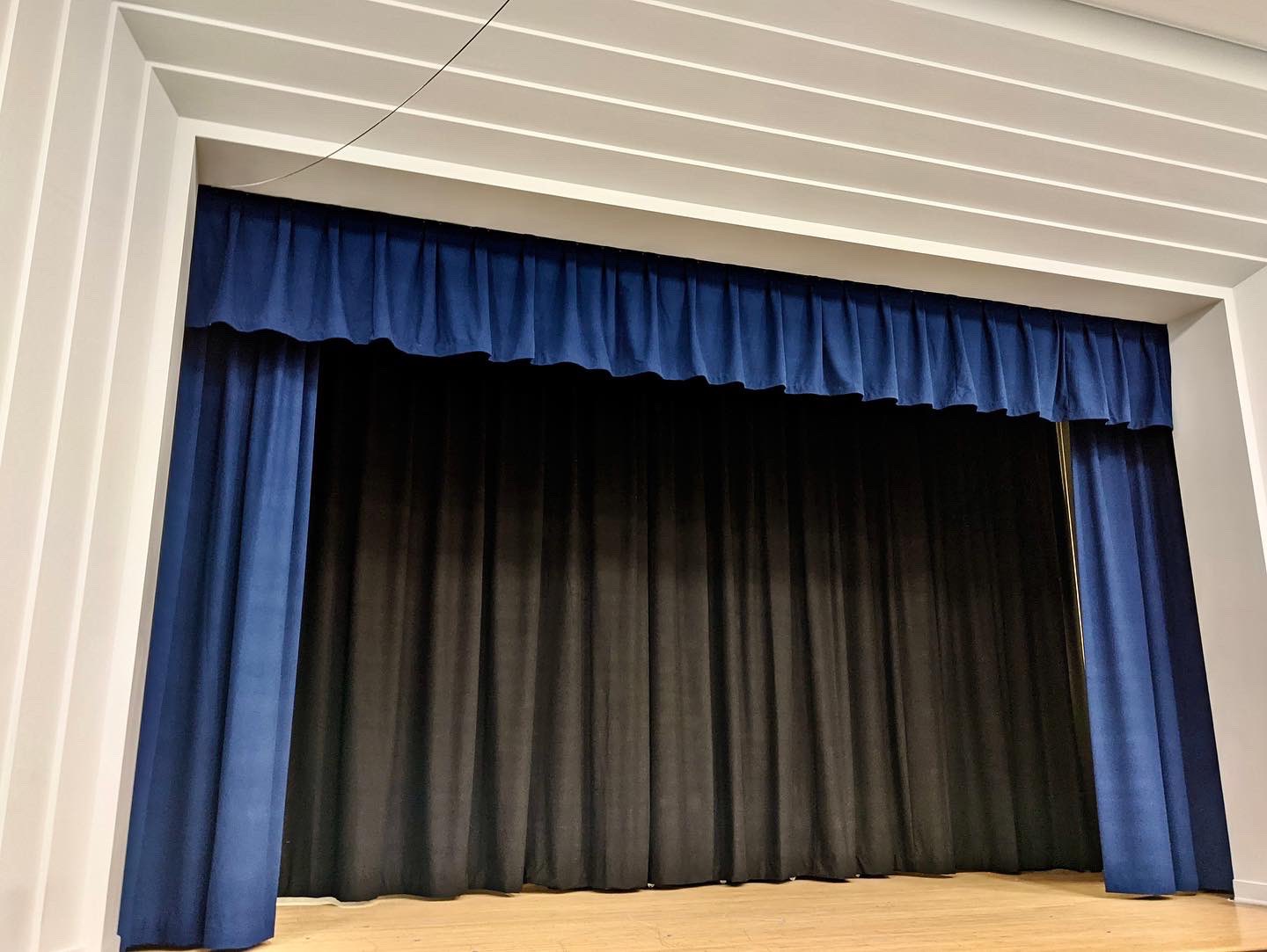 IWEISS on Twitter: "Another NYC school outfitted with IWEISS drapery and curtain track. #iweiss #curtains #drapery #curtaintrack #schoolcurtains #curtainsforschools #iweisscurtaintrack #performingarts #auditoriumcurtain #siteshots ...