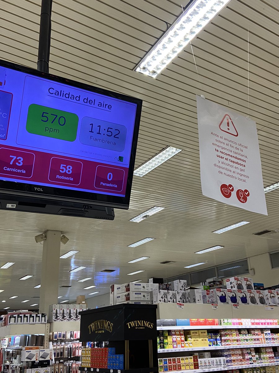 biaklimeck's tweet photo. Entrei em um supermercado em Montevidéu e tem não só medição de CO2, mas os níveis internos estão como se estivéssemos ao ar livre de tão bons.

Não vou embora. #covidisairborne #covidpeganoar https://t.co/EHcFktMyMT
