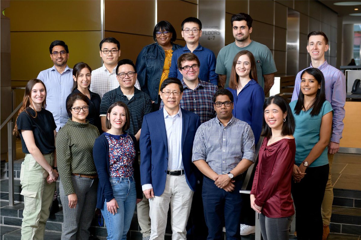 YuemingLiLab's tweet photo. Missing a few lab members, but here's our first official mask-less lab photo! 📸🧑🏽‍🔬
#LiLab @MSKEducation https://t.co/Ri3cIwm6Lh