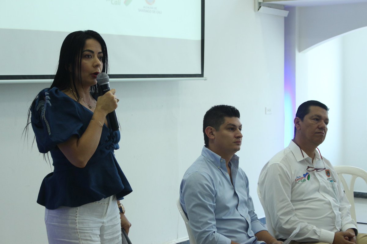 Cali_Participa's tweet photo. Posibilitar el bienestar colectivo y potenciar regional, nacional e internacionalmente nuestra ciudad es función de todos. 🌇

Iniciamos con el taller ‘Camino a la Construcción del Plan de Transición’ con todos los organismos de la @AlcaldiaDeCali 

#SomosCaliDistrito https://t.co/MxKKHJalYb