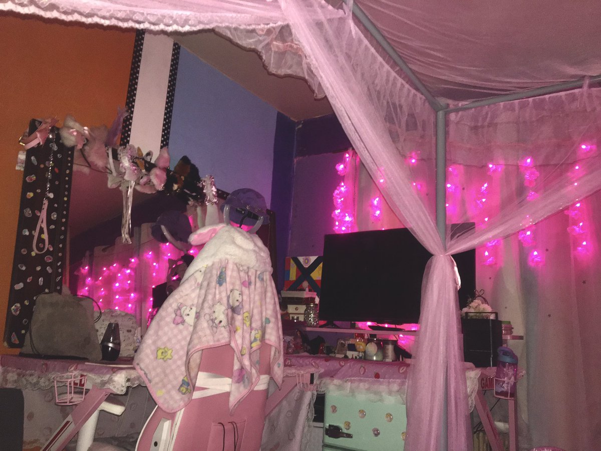 SweetSakuraBaby's tweet image. Haii cuties &amp;lt;3
~22 ♓️
~5’4 n chubby 🍃
~Bi 💗💜💙
~BBW
~kink/fetish friendly 
~soft n hard kinks 
~bratty switch 
~subby little 
~pet play 
~a lover of all things qt n pink 
~self collared ✨
~ABDL 
~cat mommy 
~let’s be moots 🥹