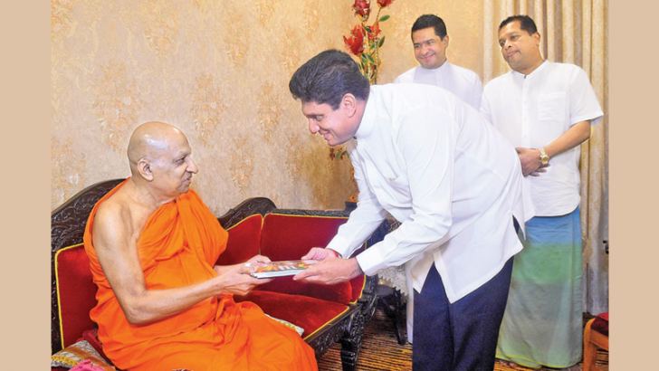 ManoGanesan's tweet photo. Decision of the #Mahanayaka Thera of the Malwatta chapter, not to meet politicians shall be followed by all Heads of all Religions. Our Gods will be happy if it leads to the notion of “Separation of Religion from Politics”, the best that could happen in #Lka at this reform hour. https://t.co/sreR9TZP6a