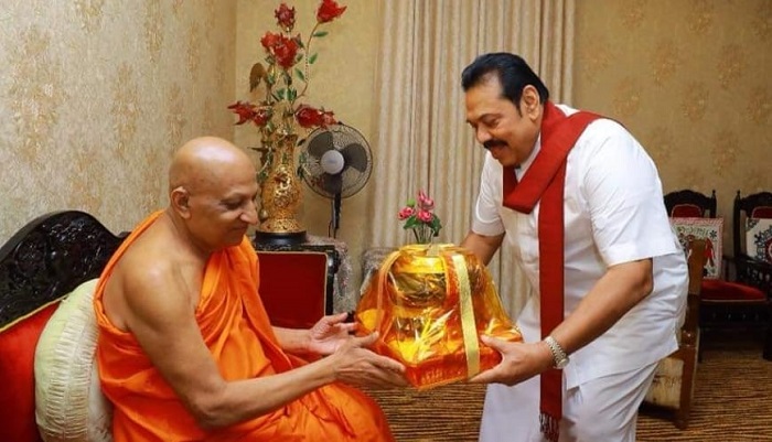 ManoGanesan's tweet photo. Decision of the #Mahanayaka Thera of the Malwatta chapter, not to meet politicians shall be followed by all Heads of all Religions. Our Gods will be happy if it leads to the notion of “Separation of Religion from Politics”, the best that could happen in #Lka at this reform hour. https://t.co/sreR9TZP6a