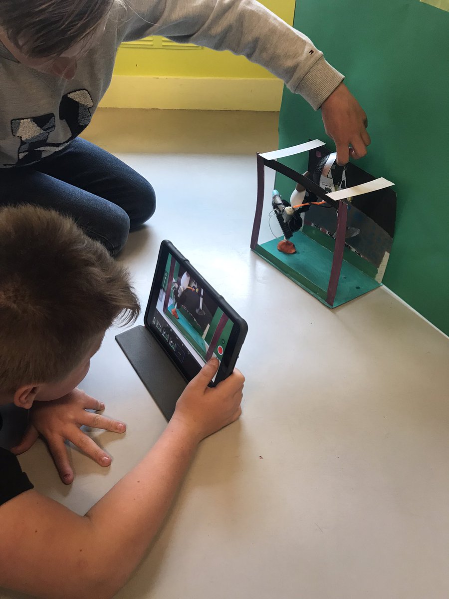 sandrinepain1's tweet photo. Acquérir des compétences numériques en arts plastiques dès la classe de CM1 avec la liaison école collège @ClgBarbey @arts_plas https://t.co/BmwWRFAZPj